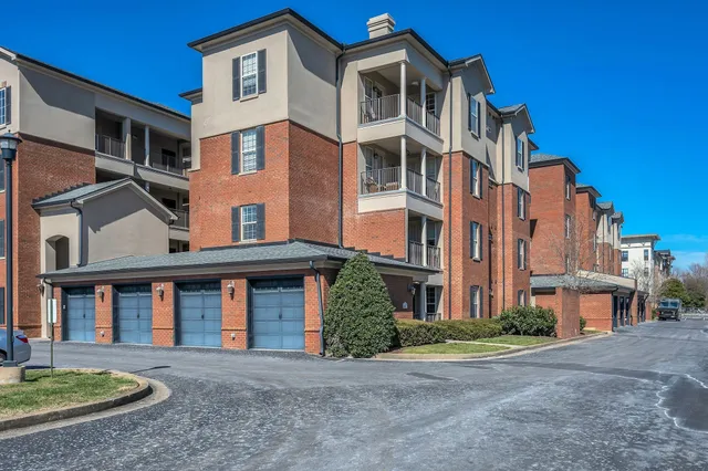 $369,999 | 307 Seven Springs Way, Unit 103, Brentwood, TN 37027