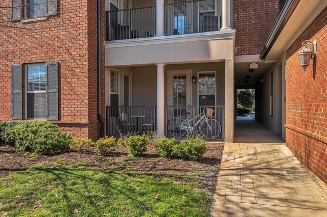 $369,999 | 307 Seven Springs Way, Unit 103, Brentwood, TN 37027