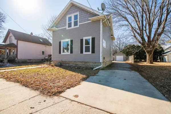 $182,000 | 561 Bowen Street, Oshkosh, WI 54901