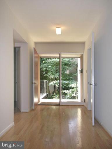 11122 Saffold Way Reston, VA 20190 - Photo 11 of 30 Hallway