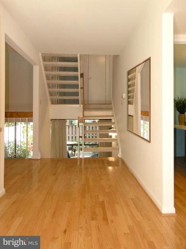 11122 Saffold Way Reston, VA 20190 - Photo 7 of 30 Entrance / Foyer