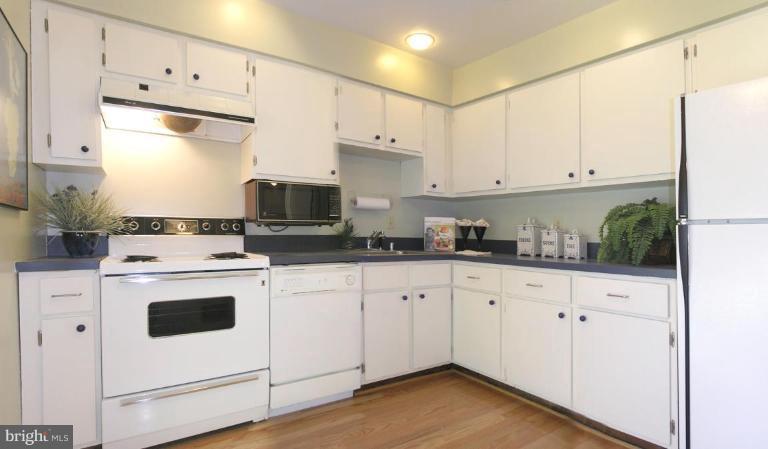 11122 Saffold Way Reston, VA 20190 - Photo 8 of 30 Kitchen