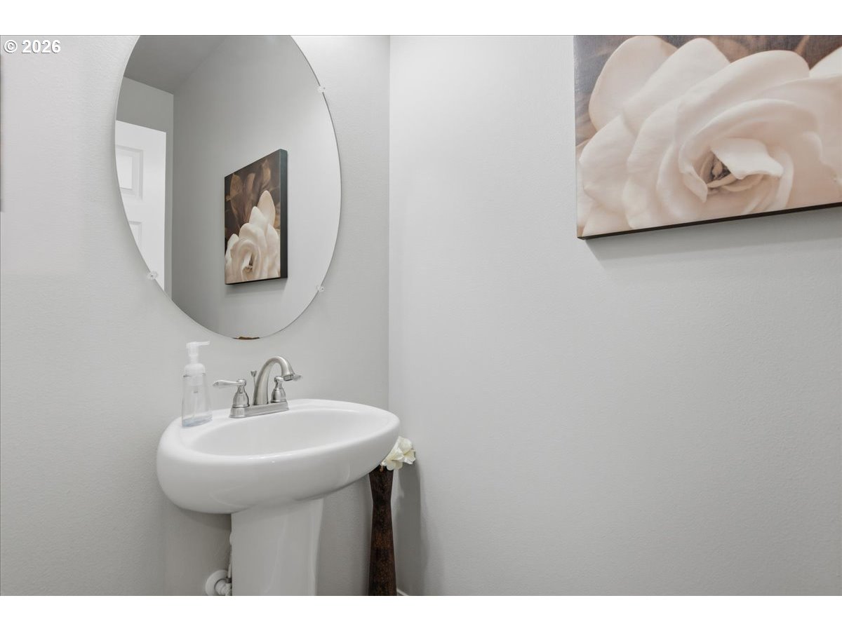 3293 North Abernathy Circle Ridgefield, WA 98642 - Photo 17 of 40 Bathroom