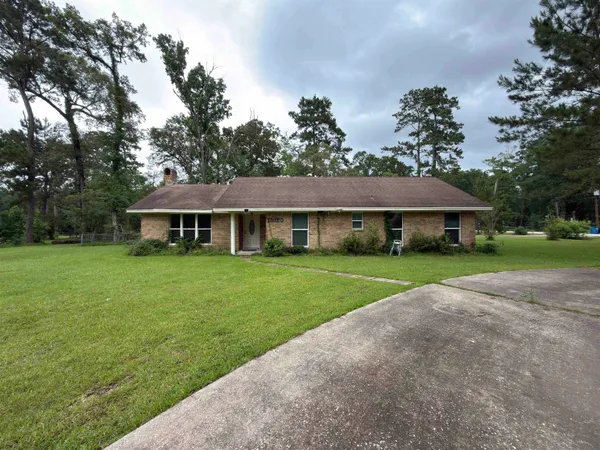 $2,300 | 13620 Thousand Oaks Drive, Beaumont, TX 77713
