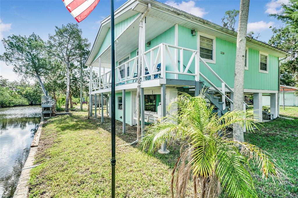2220 Coon Point Crystal River, FL 34429 - Photo 30 of 58 a view of a yard with plants and a fountain
