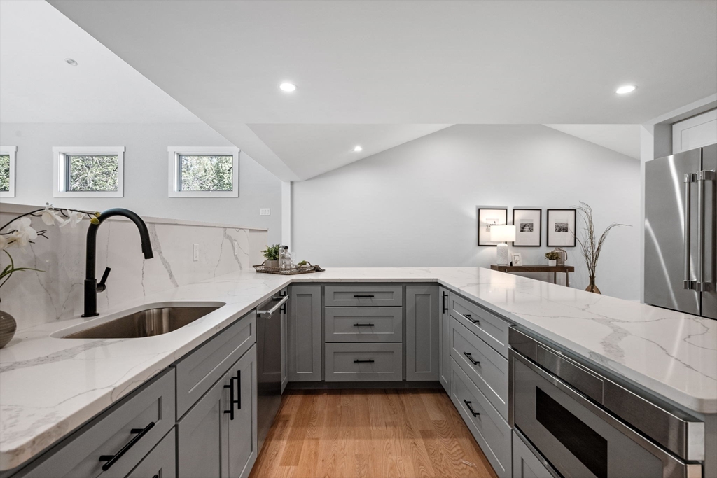 30 Grapevine Road Gloucester, MA 01930 - Photo 13 of 42