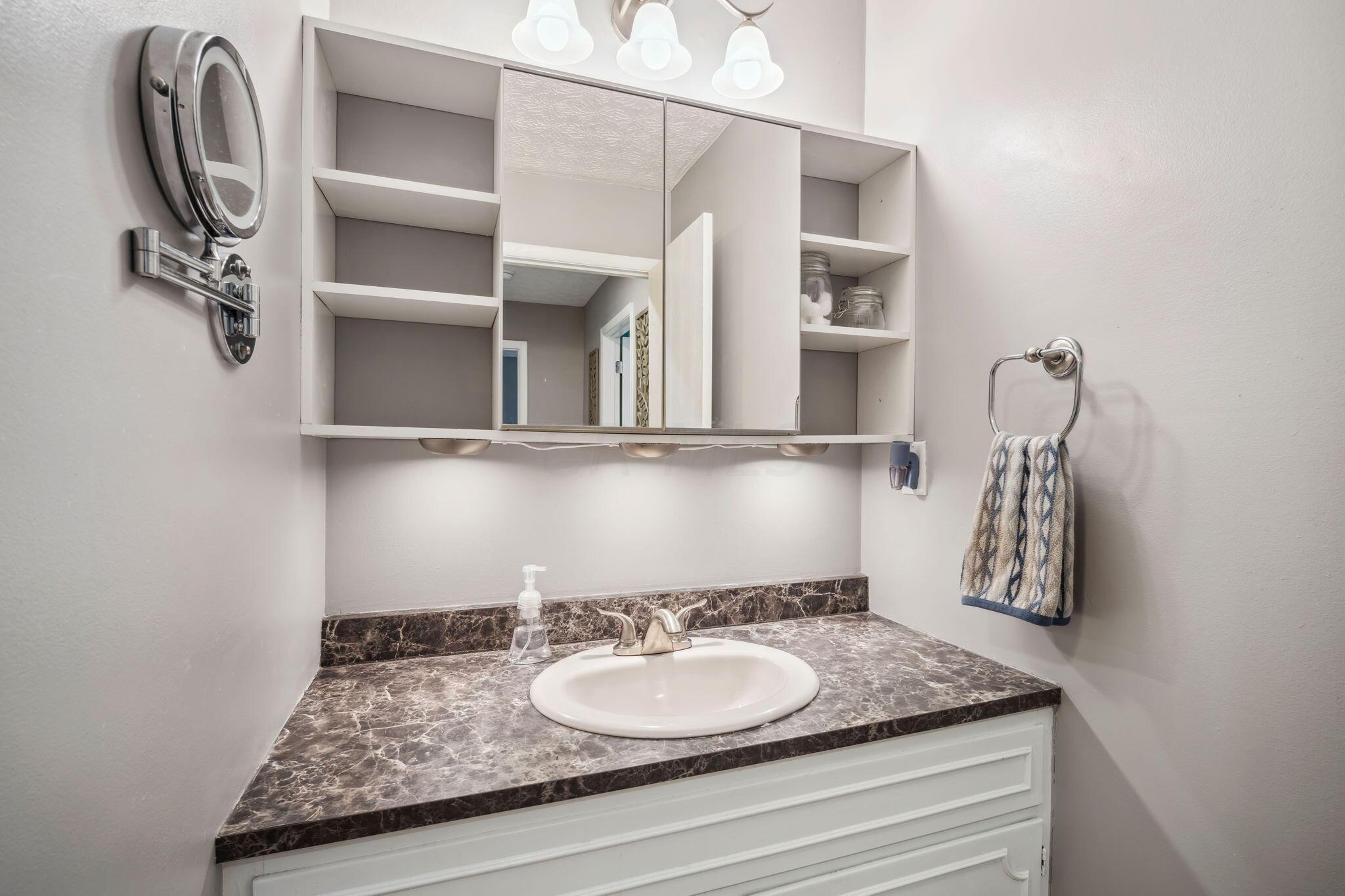 277 Rimbey Avenue Columbus, OH 43230 - Photo 38 of 51 Full Bathroom #2