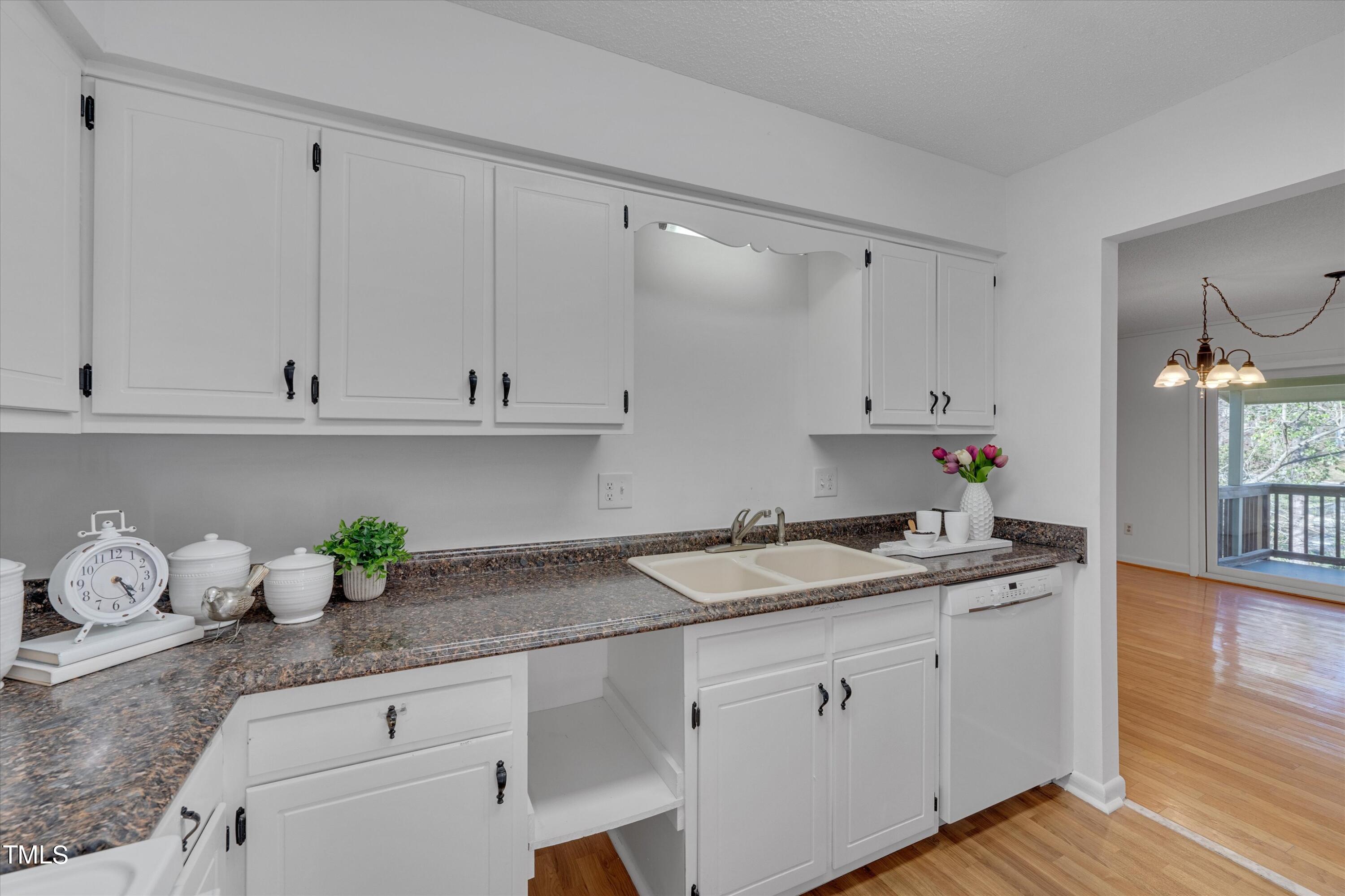 617 Pine Ridge Place Raleigh, NC 27609 - Photo 5 of 18