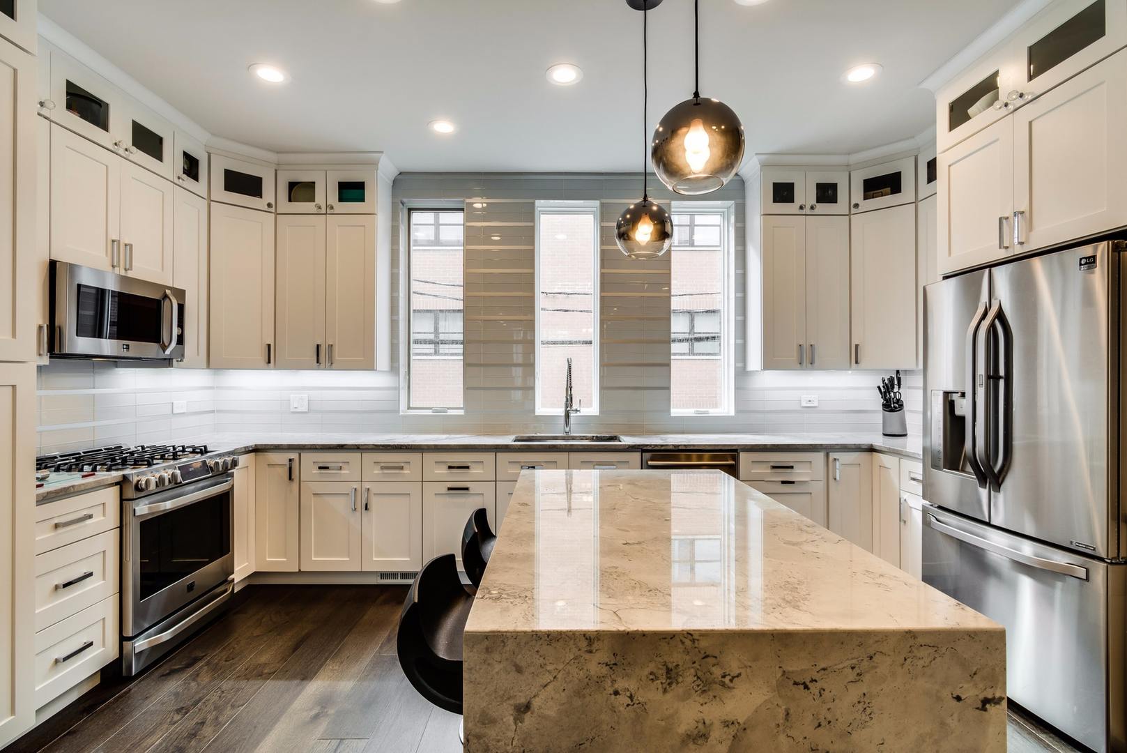 1243 West Cottage Place Chicago, IL 60607 - Photo 8 of 27