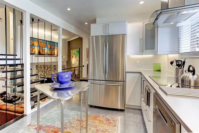 $350,000 | 5252 Memorial Drive, Unit 5252, Houston, TX 77007