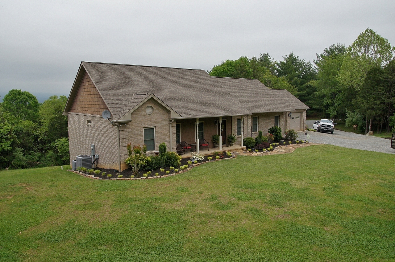 577 Sprinkle Road Fincastle, VA 24090 - Photo 1 of 31 Front of Home