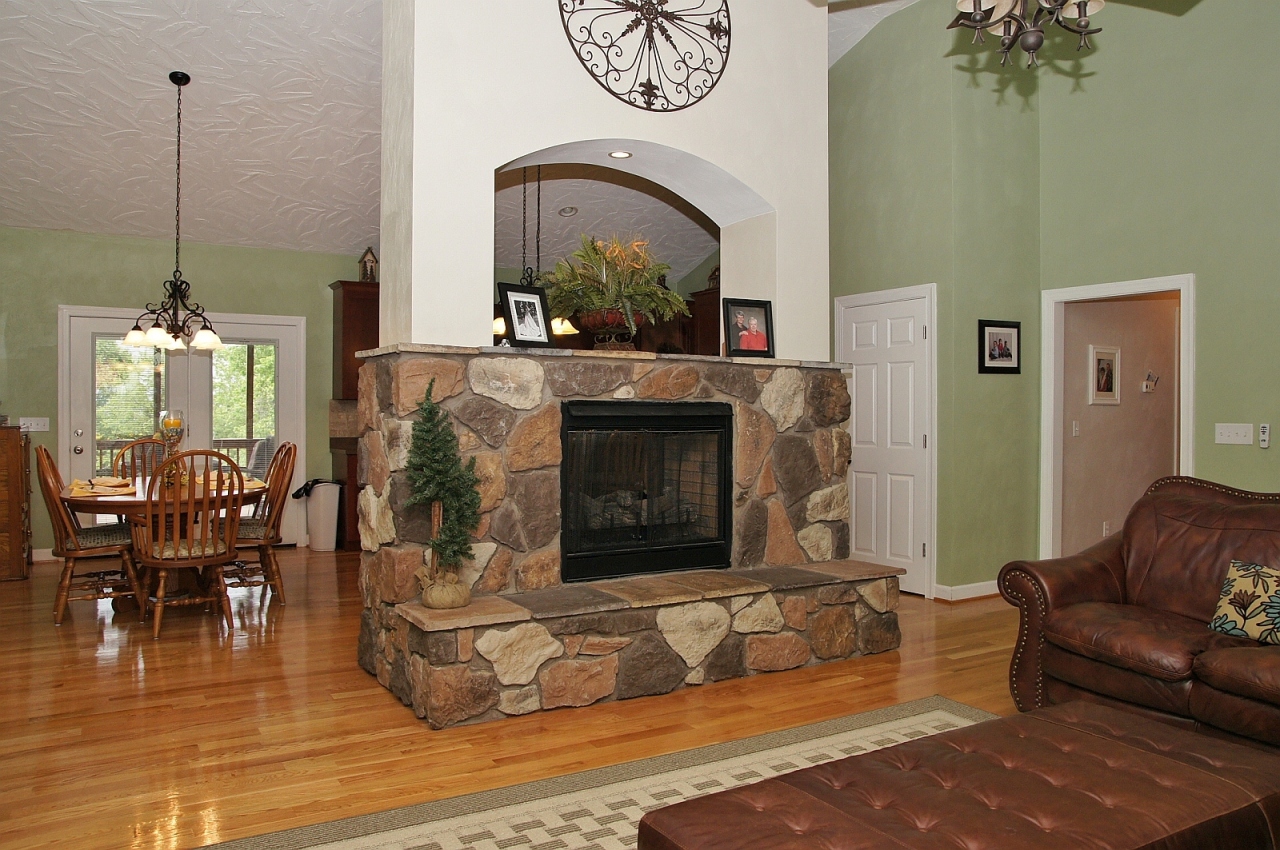 577 Sprinkle Road Fincastle, VA 24090 - Photo 3 of 31 3
