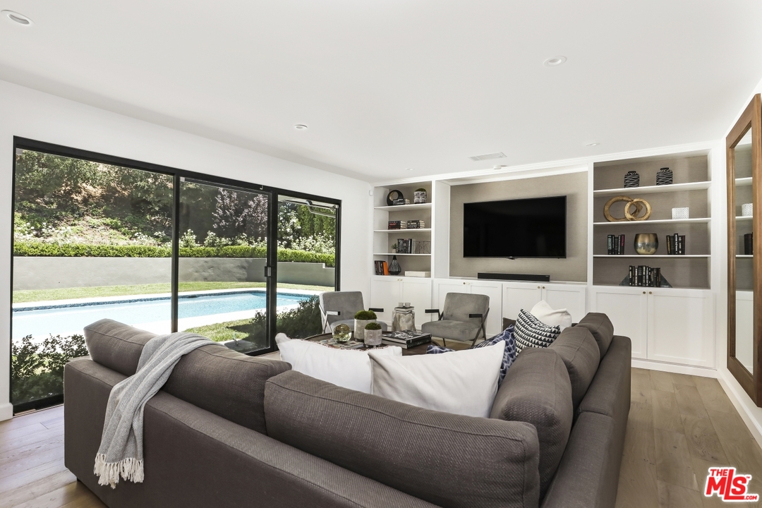 3230 Oakdell Road Studio City, CA 91604 - Photo 7 of 30