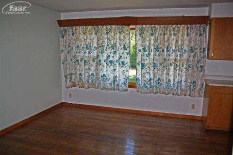 2276 North Nichols Road Flushing, MI 48433 - Photo 4 of 10 20238865-3.JPG