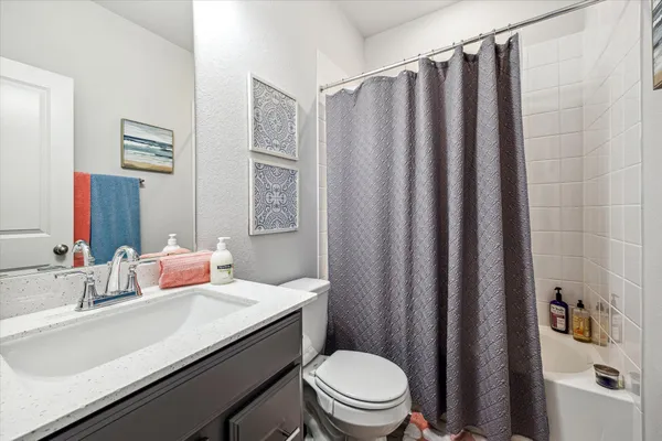 $1,900 | 6913 New York Street, Houston, TX 77021