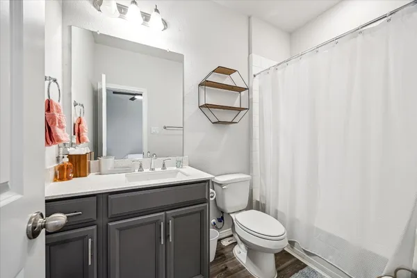 $1,900 | 6913 New York Street, Houston, TX 77021