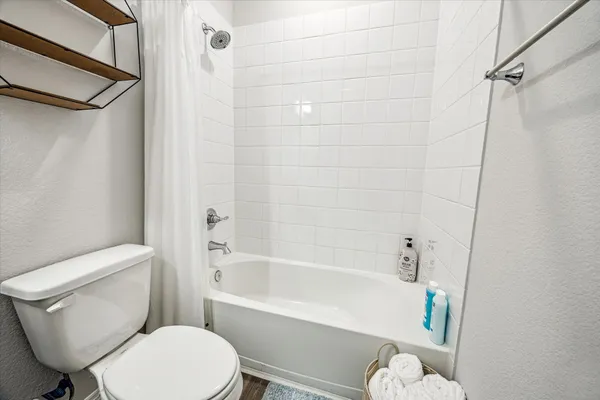 $1,900 | 6913 New York Street, Houston, TX 77021