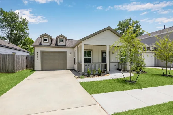 $1,900 | 6913 New York Street, Houston, TX 77021