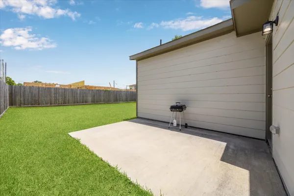 $1,900 | 6913 New York Street, Houston, TX 77021