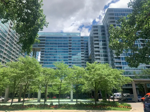 $2,600 | 9655 Woods Drive, Unit 1208, Skokie, IL 60077
