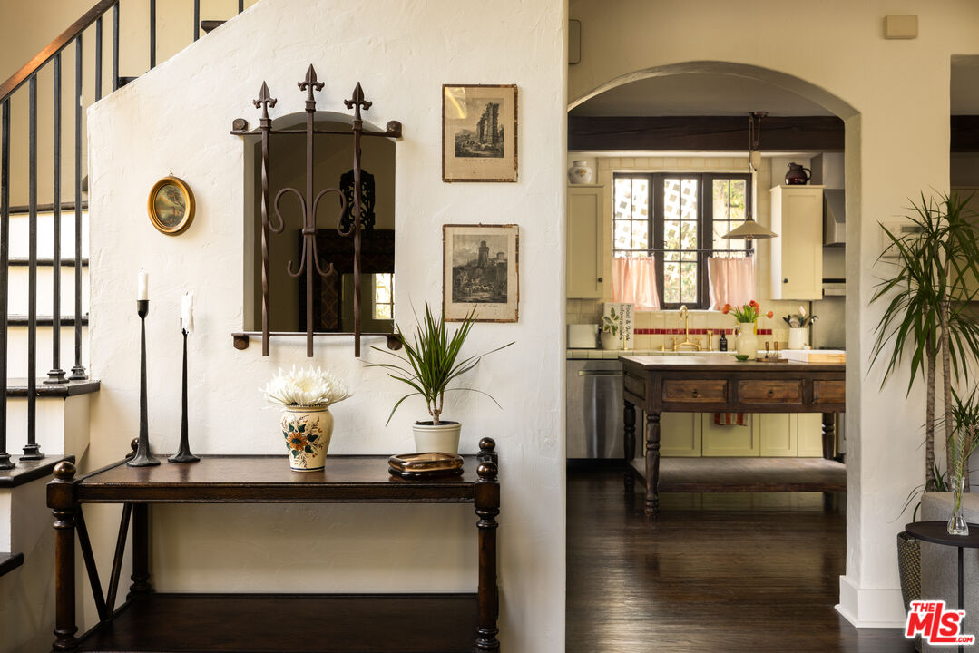 2025 Pinehurst Road Los Angeles, CA 90068 - Photo 12 of 58