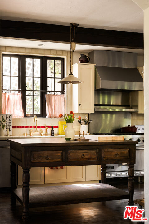 2025 Pinehurst Road Los Angeles, CA 90068 - Photo 14 of 58