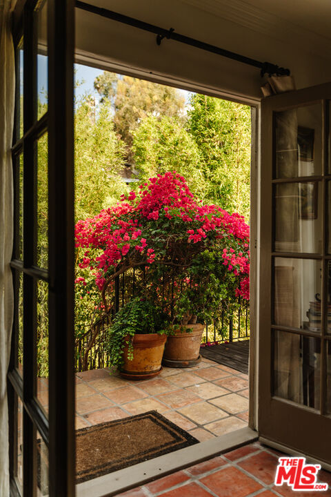 2025 Pinehurst Road Los Angeles, CA 90068 - Photo 26 of 58