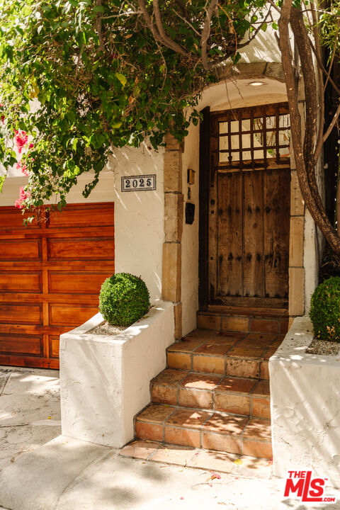 2025 Pinehurst Road Los Angeles, CA 90068 - Photo 3 of 58