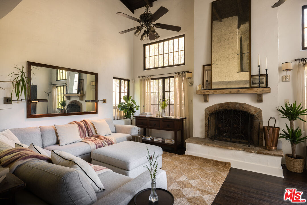 2025 Pinehurst Road Los Angeles, CA 90068 - Photo 8 of 58