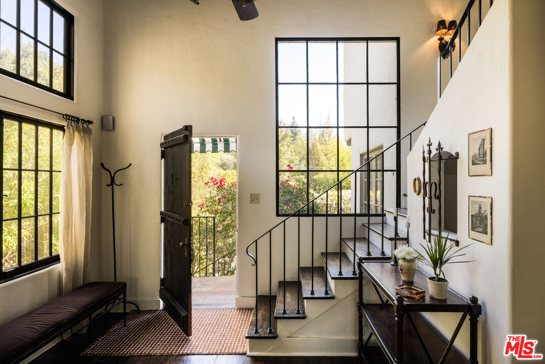 2025 Pinehurst Road Los Angeles, CA 90068 - Photo 9 of 58