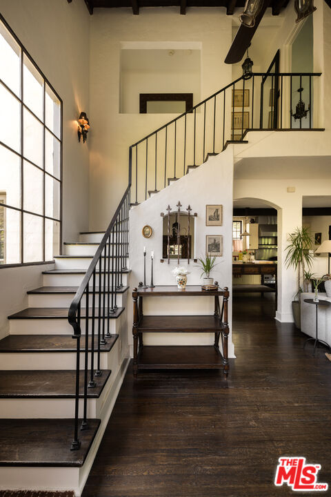2025 Pinehurst Road Los Angeles, CA 90068 - Photo 10 of 58