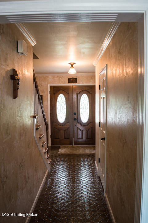 11903 Running Creek Road Louisville, KY 40243 - Photo 25 of 38 Hallway to front door