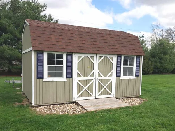 $395,500 | 44 East Hillcrest Drive, Tuscola, IL 61953