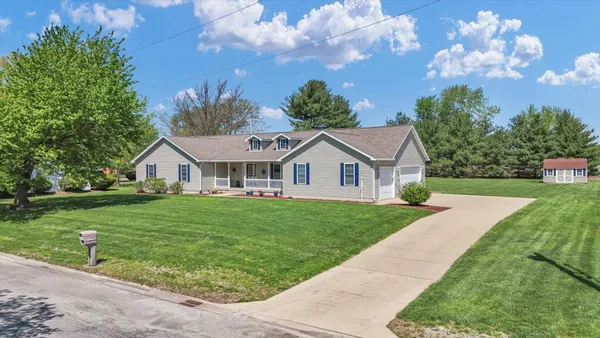 $395,500 | 44 East Hillcrest Drive, Tuscola, IL 61953