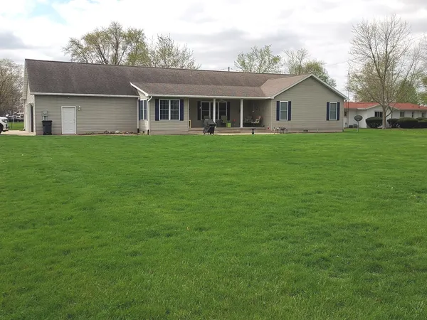 $395,500 | 44 East Hillcrest Drive, Tuscola, IL 61953