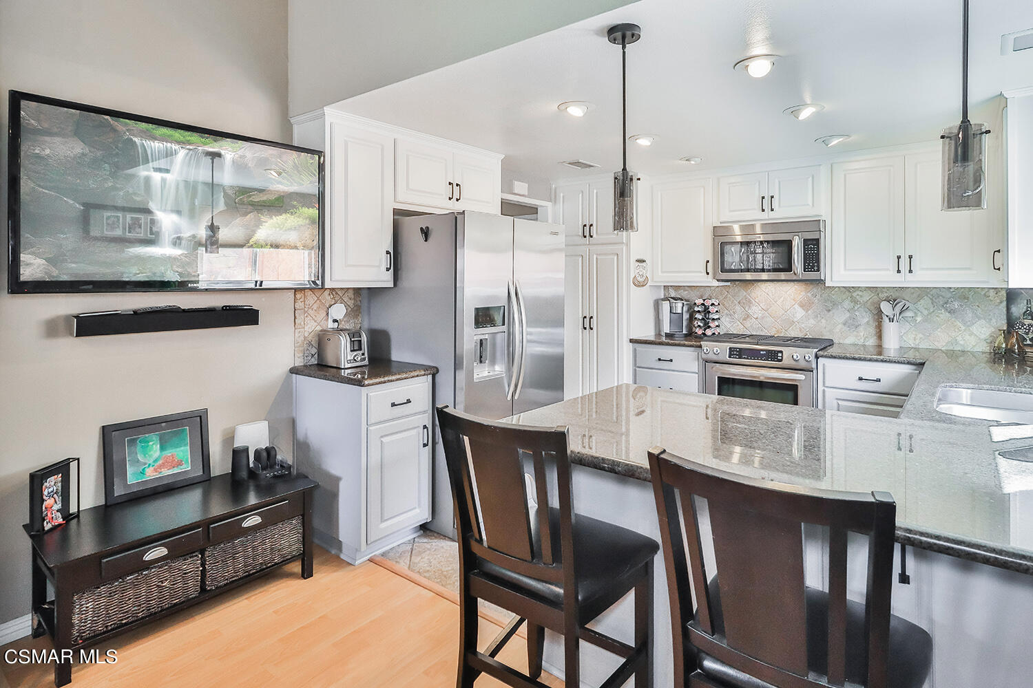 13211 Peach Hill Road Moorpark, CA 93021 - Photo 12 of 51 cKitchen and Dining3