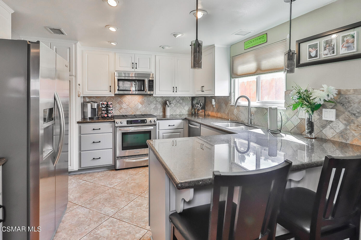13211 Peach Hill Road Moorpark, CA 93021 - Photo 13 of 51 cKitchen and Dining4
