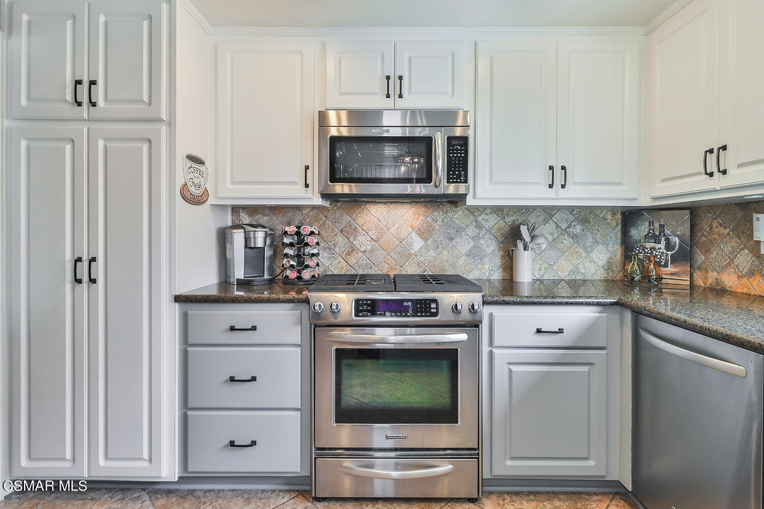 13211 Peach Hill Road Moorpark, CA 93021 - Photo 14 of 51 cKitchen and Dining6