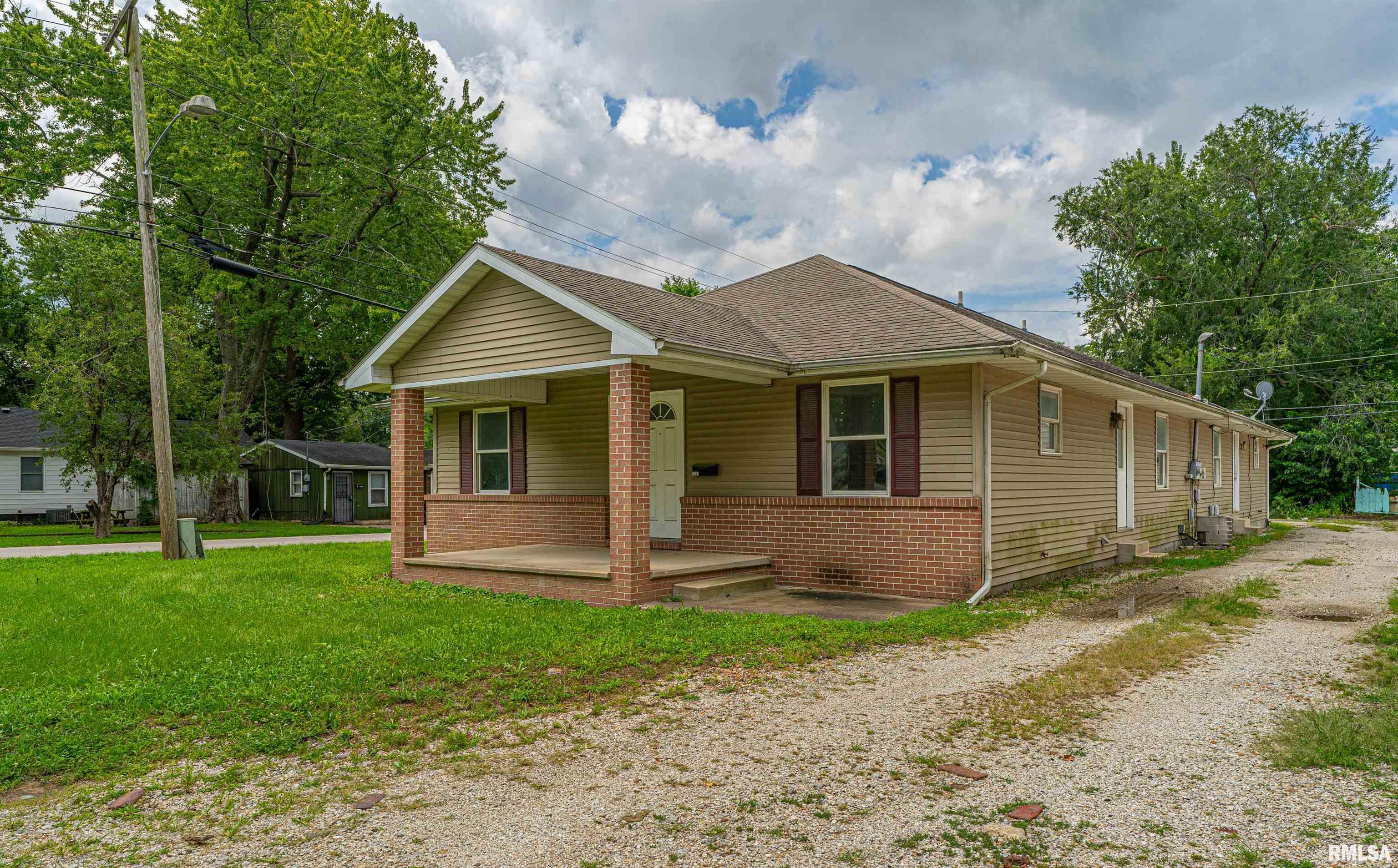 2631 South Walnut Street Springfield, IL 62704 - Photo 1 of 31