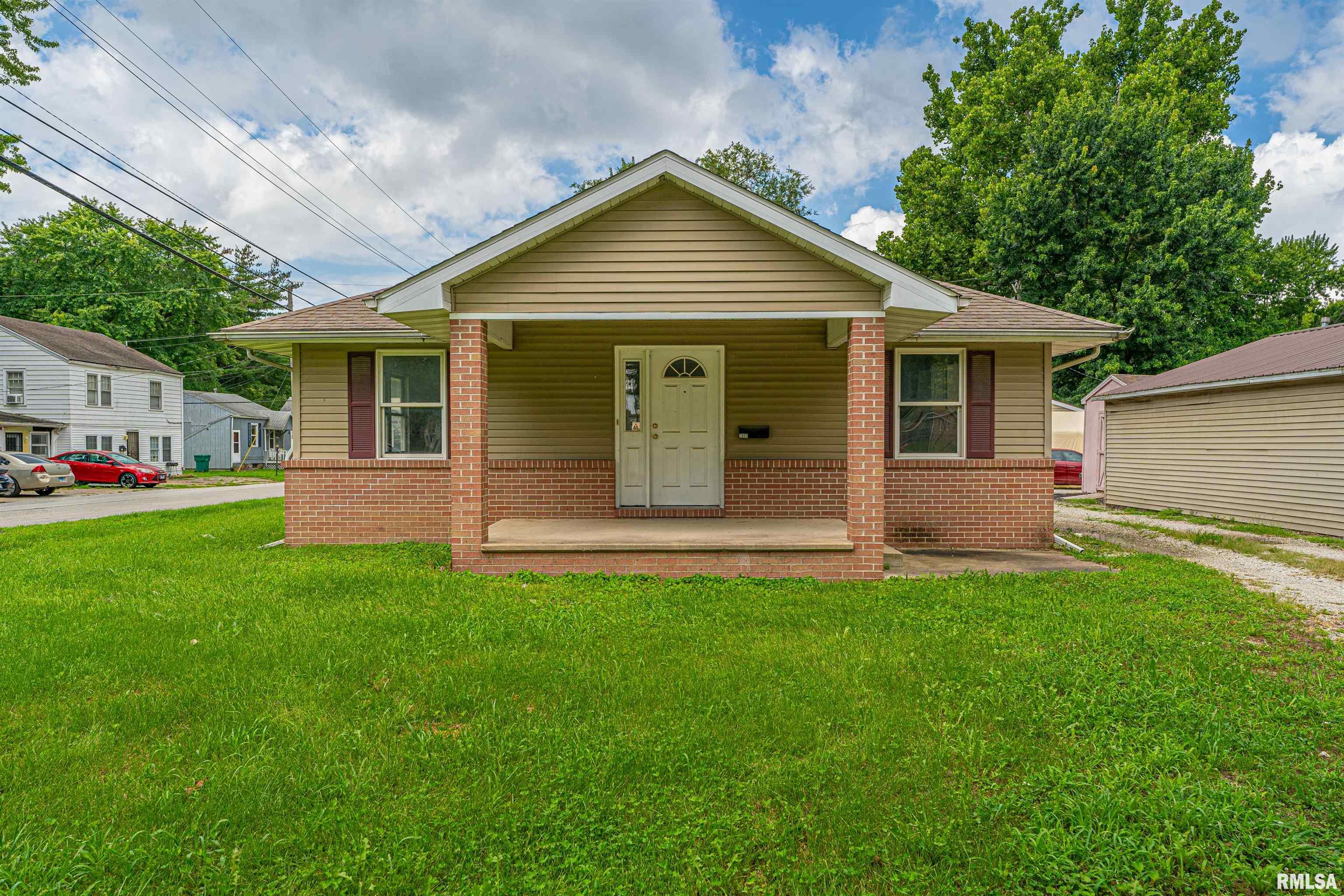 2631 South Walnut Street Springfield, IL 62704 - Photo 2 of 31