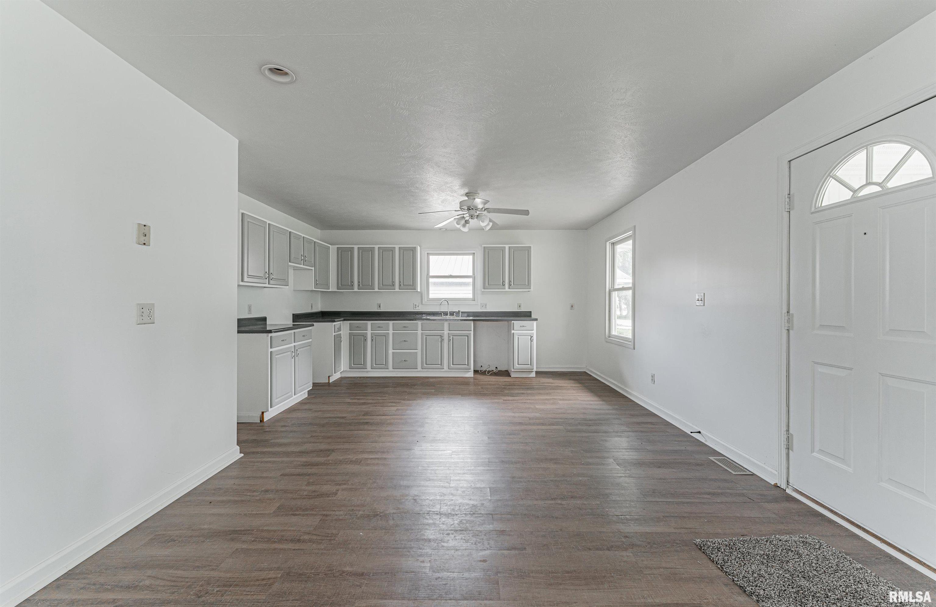 2631 South Walnut Street Springfield, IL 62704 - Photo 4 of 31