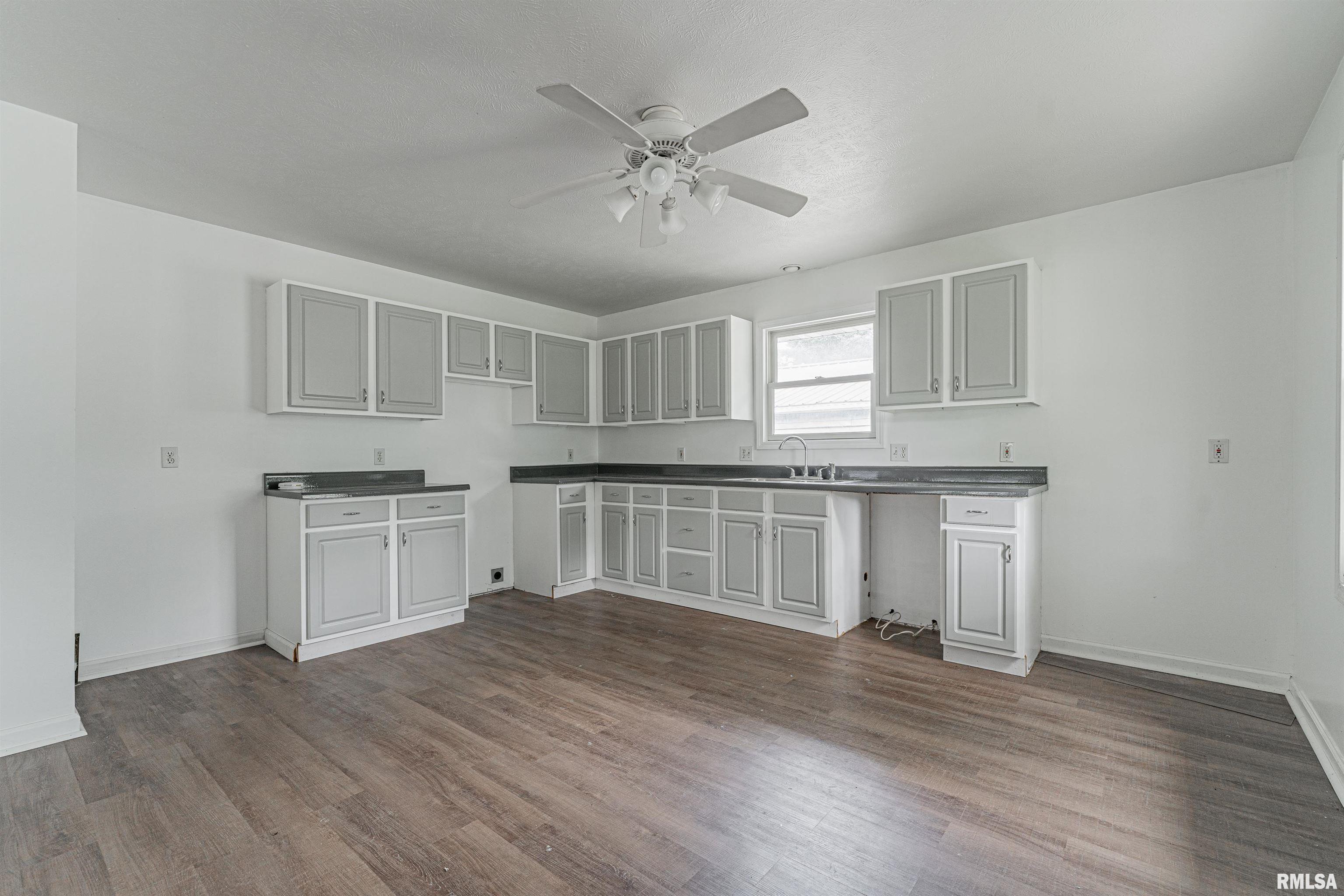 2631 South Walnut Street Springfield, IL 62704 - Photo 5 of 31