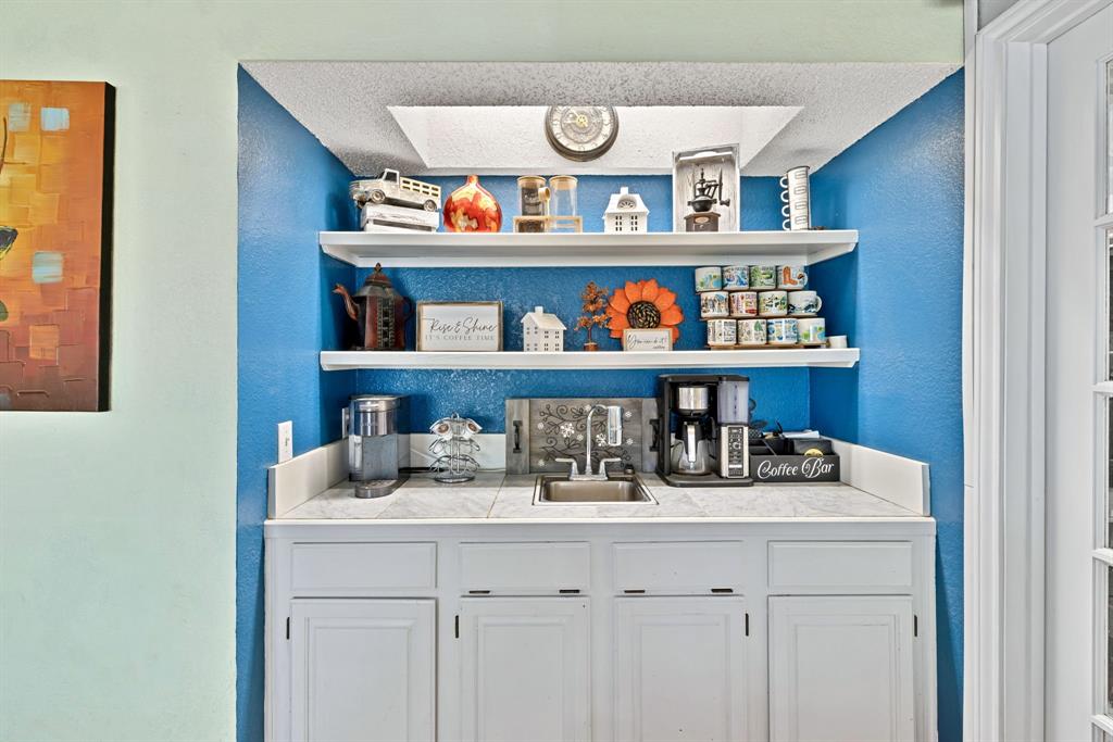 720 Bridget Way Hurst, TX 76054 - Photo 7 of 40