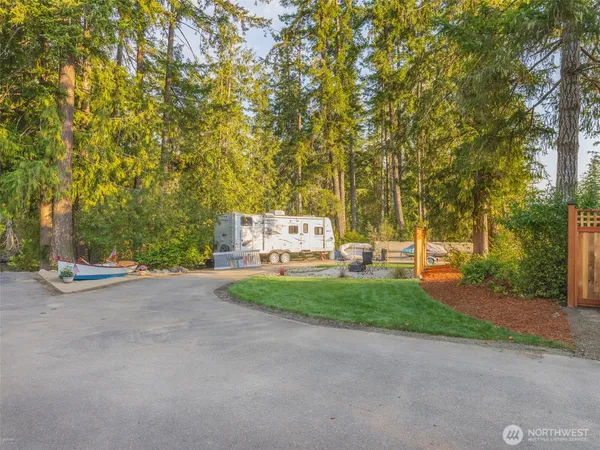 $769,000 | 5440 East Grapeview Loop Road, Allyn, WA 98524