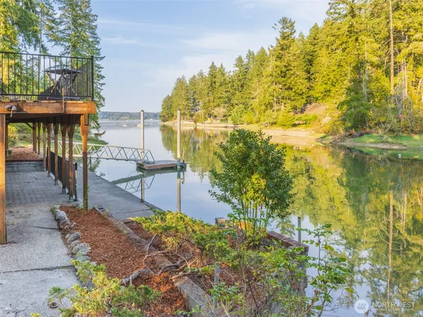 $769,000 | 5440 East Grapeview Loop Road, Allyn, WA 98524