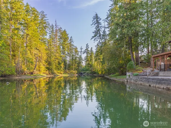 $769,000 | 5440 East Grapeview Loop Road, Allyn, WA 98524