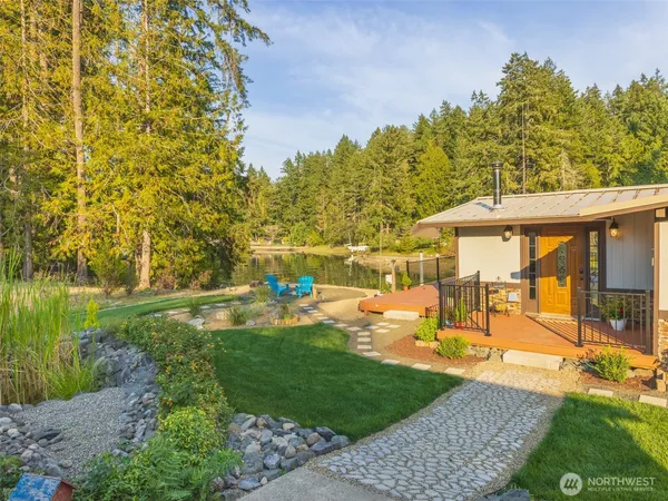 $769,000 | 5440 East Grapeview Loop Road, Allyn, WA 98524