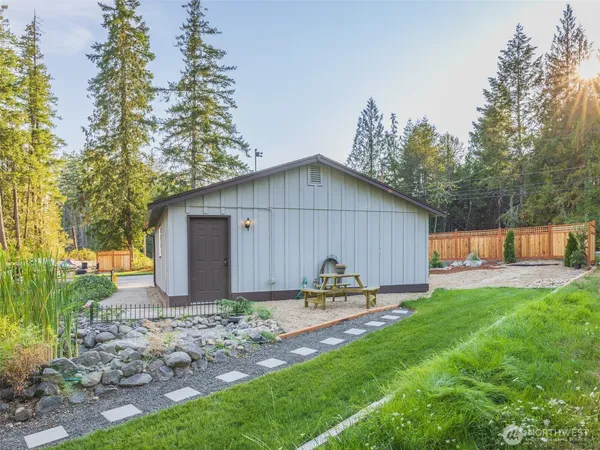 $769,000 | 5440 East Grapeview Loop Road, Allyn, WA 98524