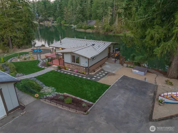 $769,000 | 5440 East Grapeview Loop Road, Allyn, WA 98524