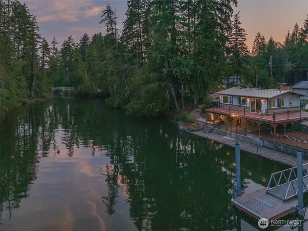 $769,000 | 5440 East Grapeview Loop Road, Allyn, WA 98524